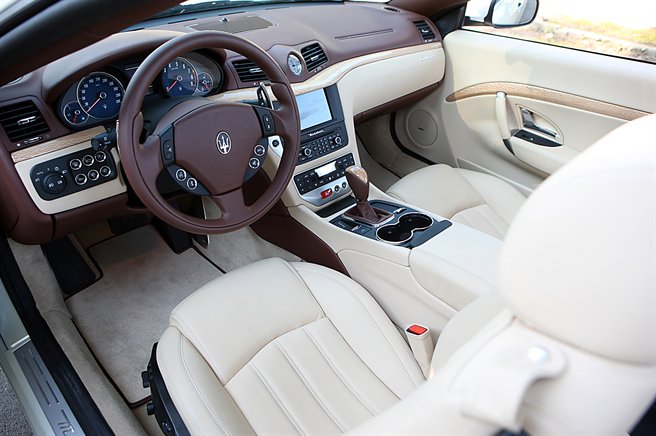 https://wcar.sets.lv/cars/Maserati/GranCabrio kabriolets/31863516402edda20f4b5911dbf24b1e.jpg